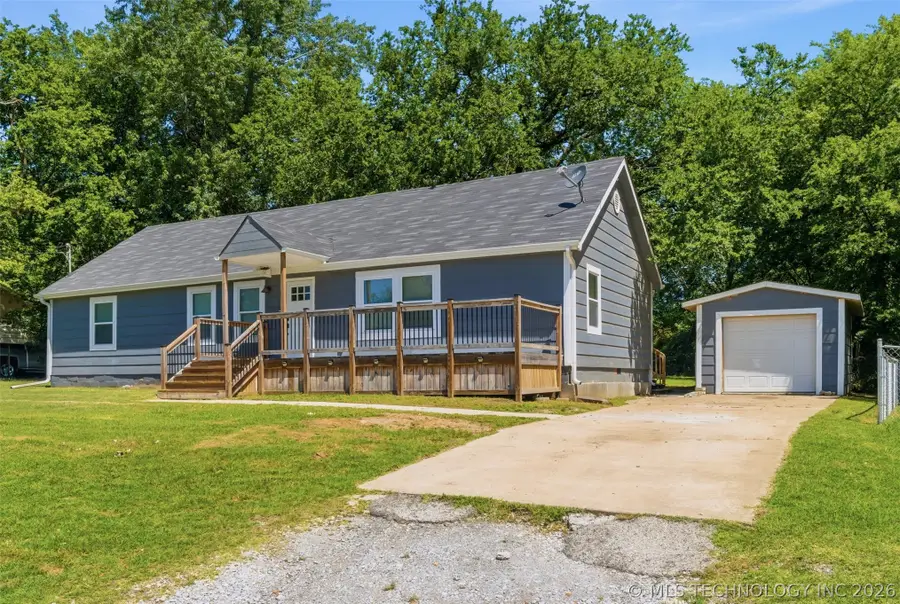605 NE 6th Street, Wagoner, OK 74467 - #3