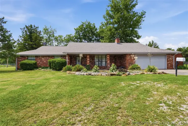 1318 E Fairview Avenue, Nowata, OK 74048