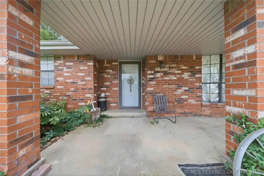 1318 E Fairview Avenue, Nowata, OK 74048 - #3