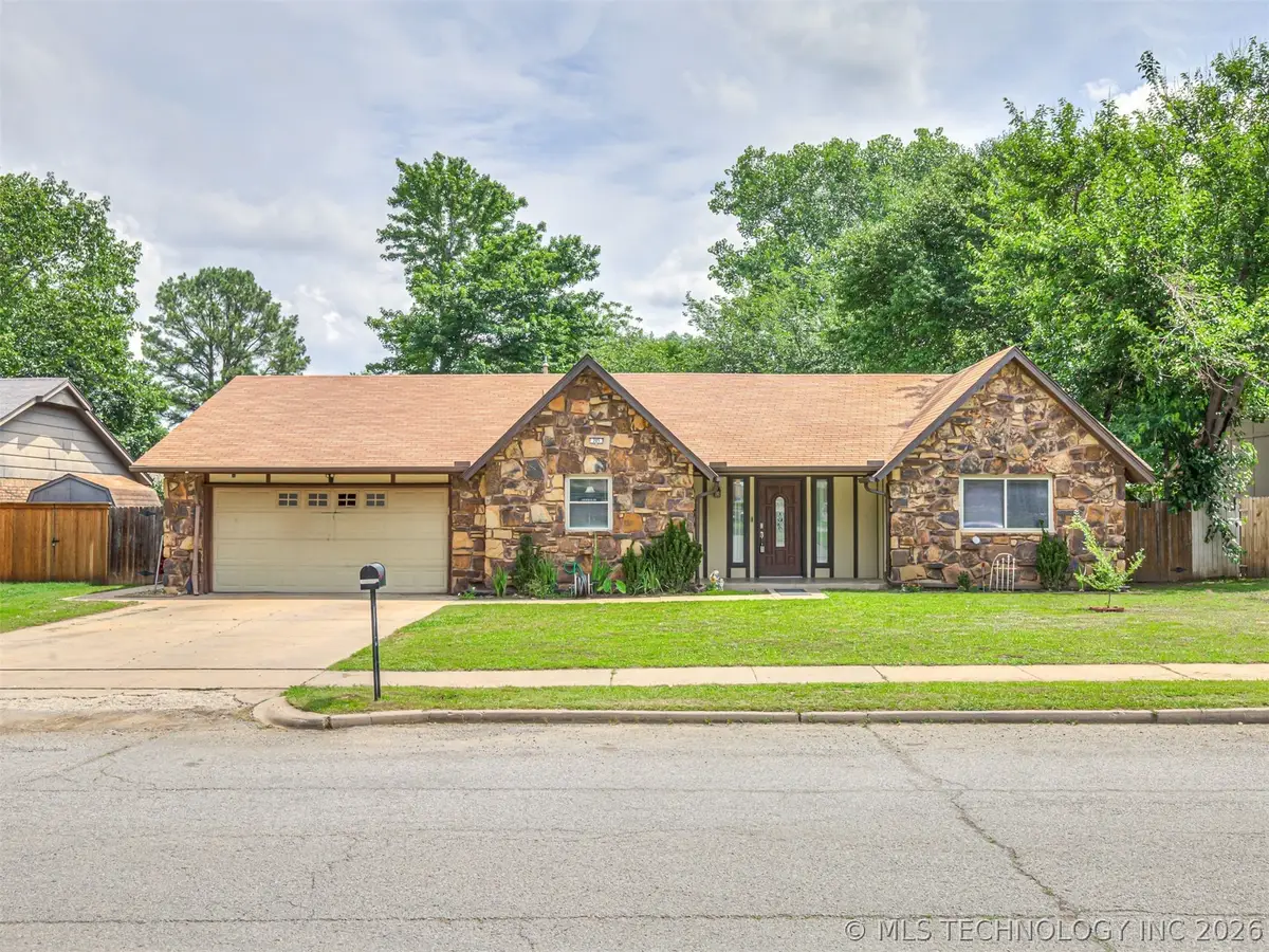 205 Fox Run Circle, Jenks, OK 74037 - #1