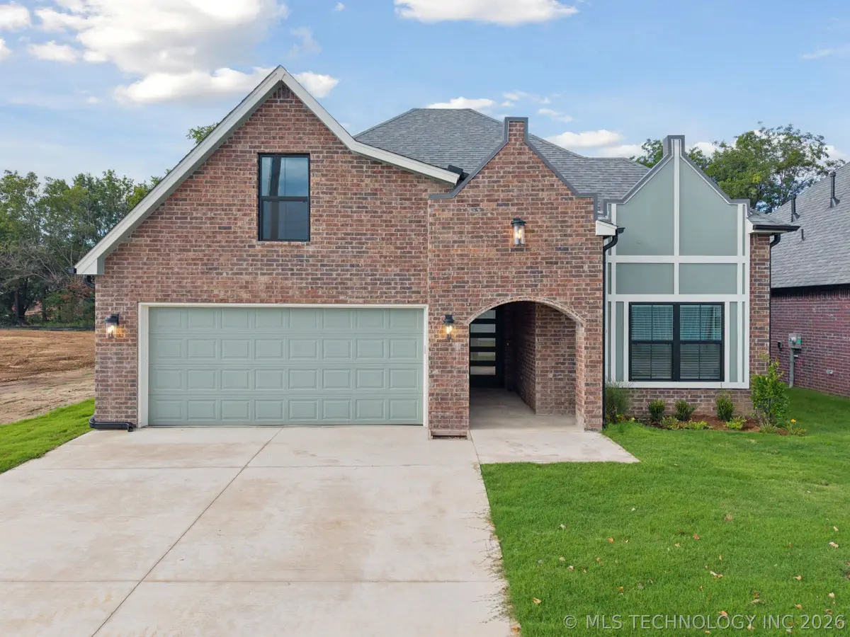 213 W Broadway Street, Owasso, OK 74055 - #1