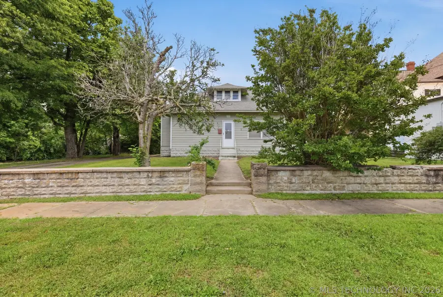 105 N 2nd Street, Wagoner, OK 74467 - #2