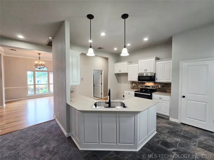 5108 E Hickory Meadow Drive, Claremore, OK 74019 - #2