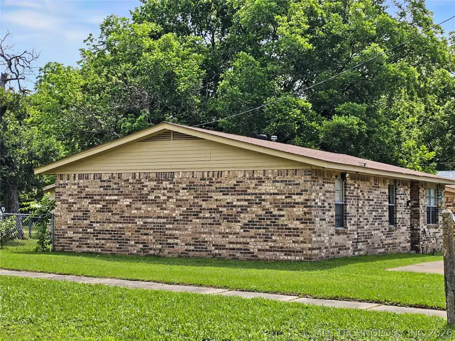 220 W Ross Street, Tahlequah, OK 74464 - #2