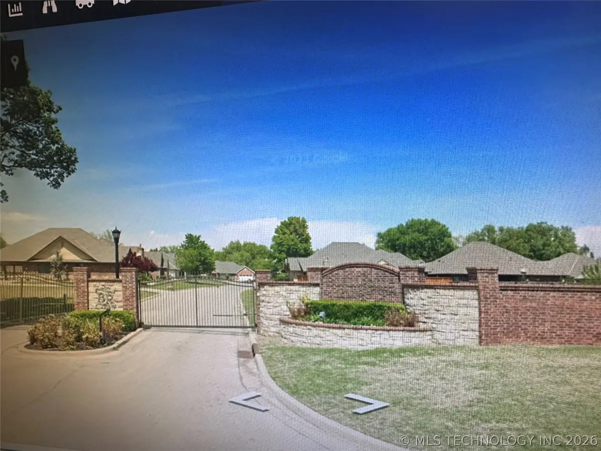 2419 Burlingame Ridge, Bartlesville, OK 74006 - #1