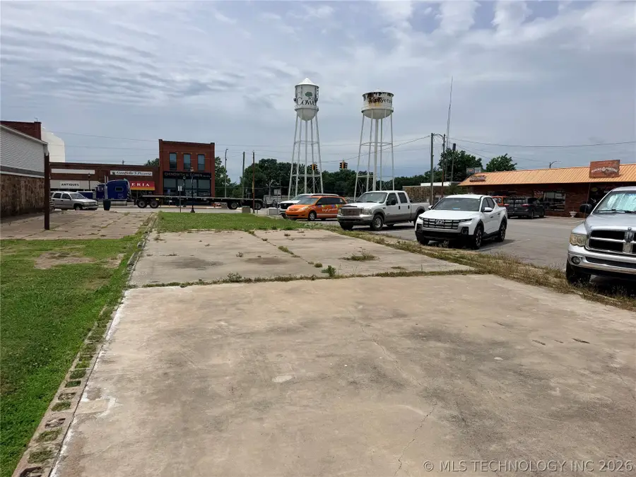 125 N Broadway Street, Coweta, OK 74429 - #3