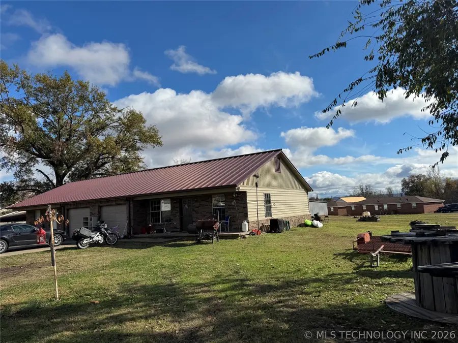105 E Cedar Avenue, Fort Gibson, OK 74434 - #3