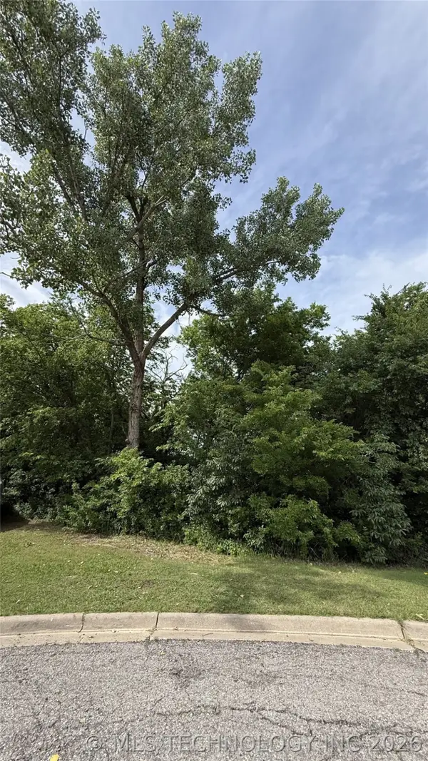 111 E 48th Street S, Sand Springs, OK 74063