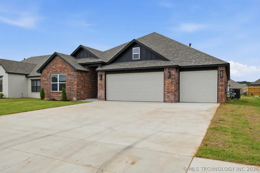 27765 E 109th Place S, Coweta, OK 74429 - #3