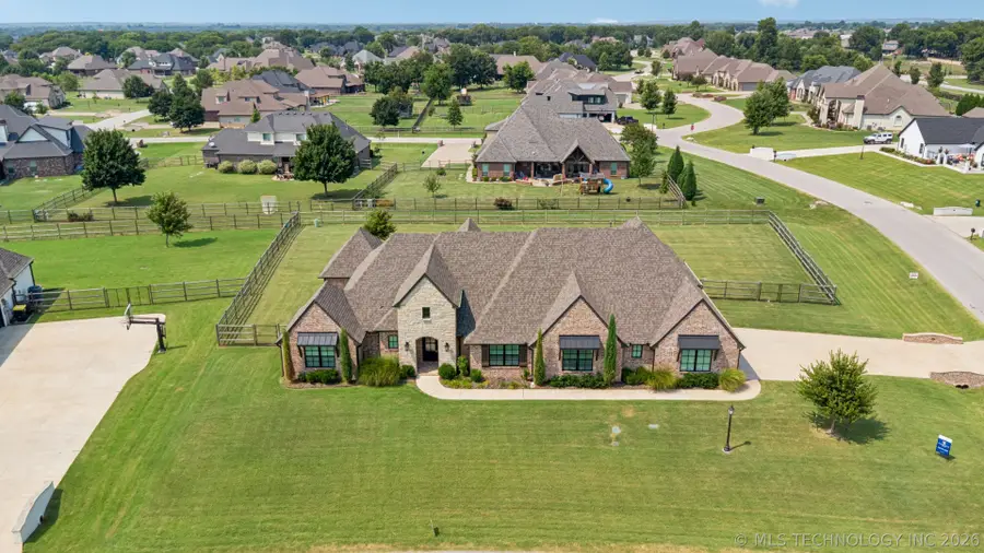 6270 N Creekwood Drive, Owasso, OK 74055 - #3