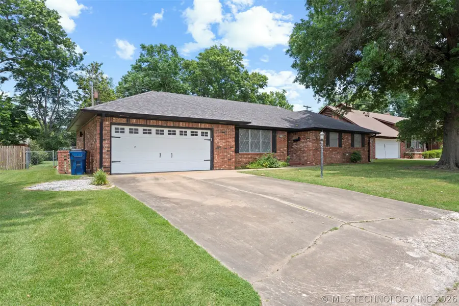 318 Sunset Drive, Vinita, OK 74301 - #2