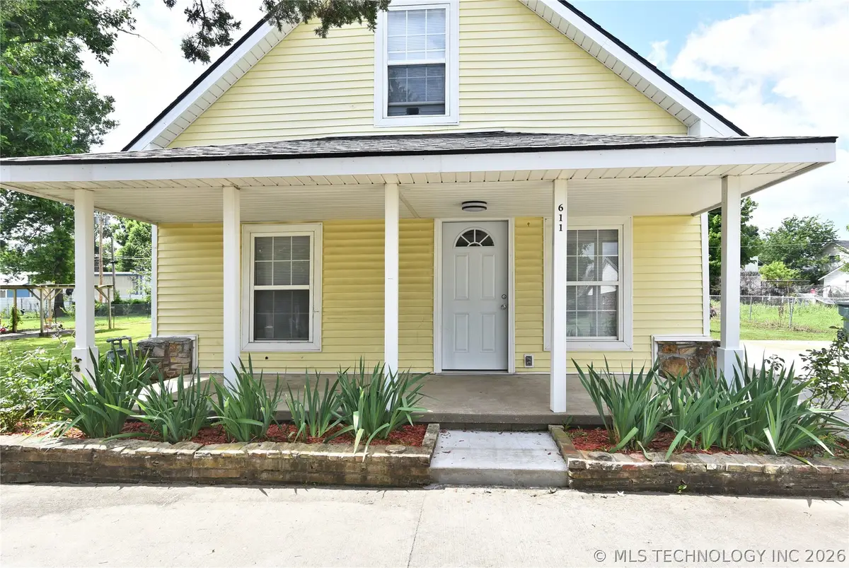 611 E 4th Street, Claremore, OK 74017 - #1
