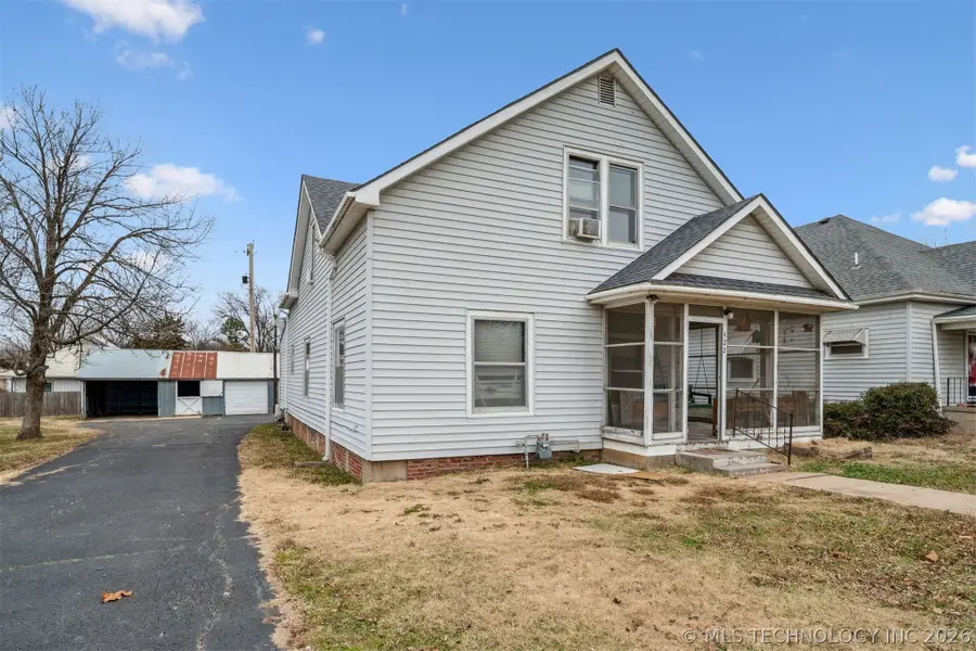 422 W Davis Drive, Nowata, OK 74048 - #2