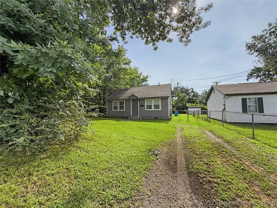 204 N Cedar Avenue, Tahlequah, OK 74464 - #2