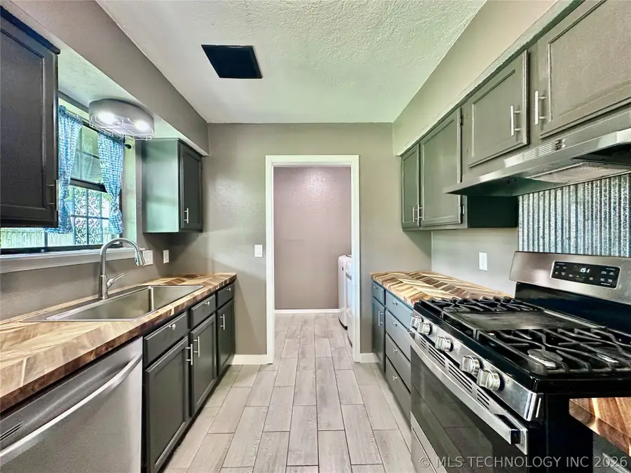1705 S Muskogee Place, Claremore, OK 74019 - #3