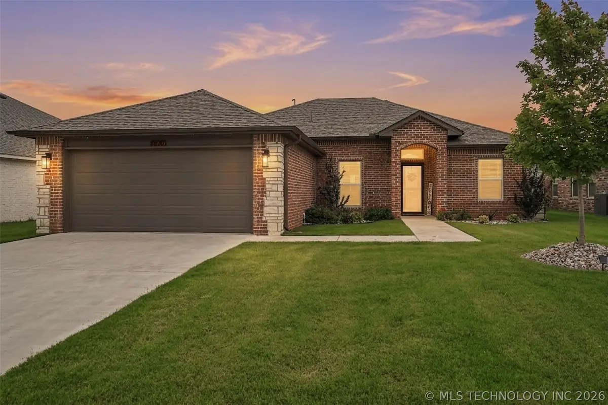 4820 E Galveston Place, Broken Arrow, OK 74014 - #1