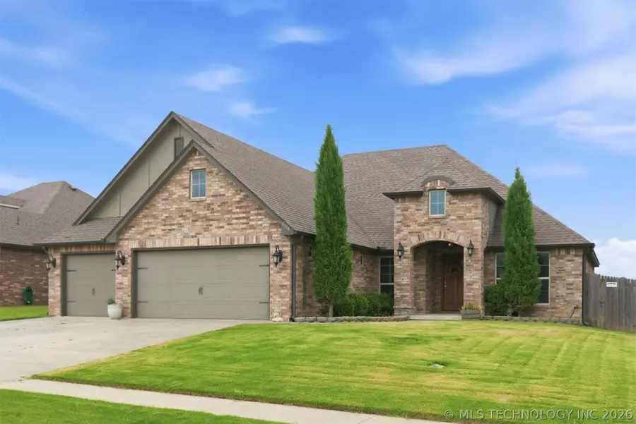 8108 N 76th East Avenue, Owasso, OK 74055 - #3