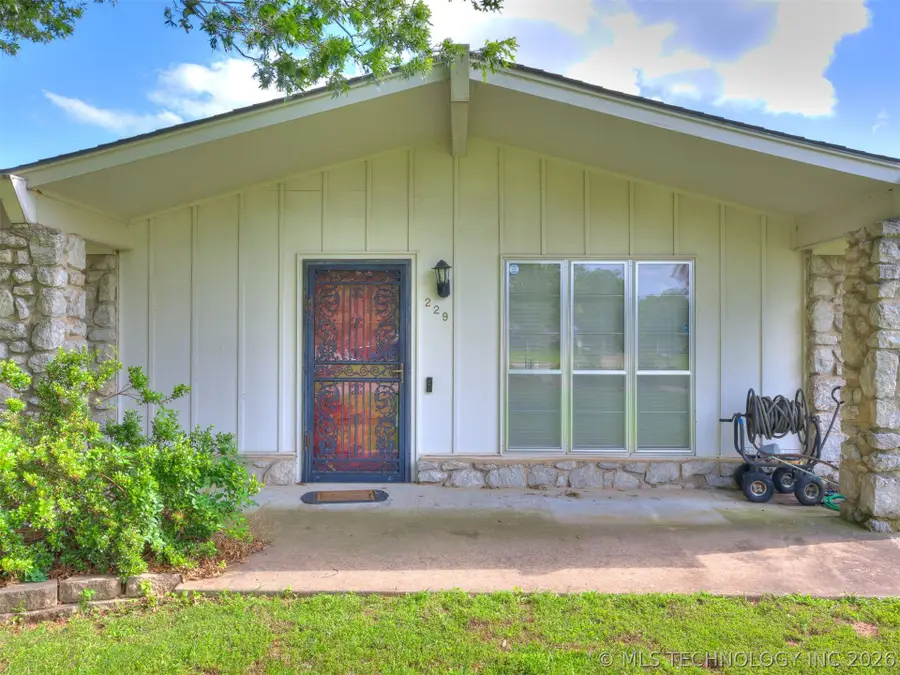 229 N Choctaw Court, Claremore, OK 74017 - #2