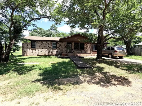 10305 Mesquite Road, Henryetta, OK 74437