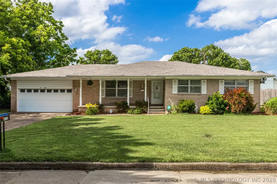 312 E 16th Street, Claremore, OK 74017 - #2