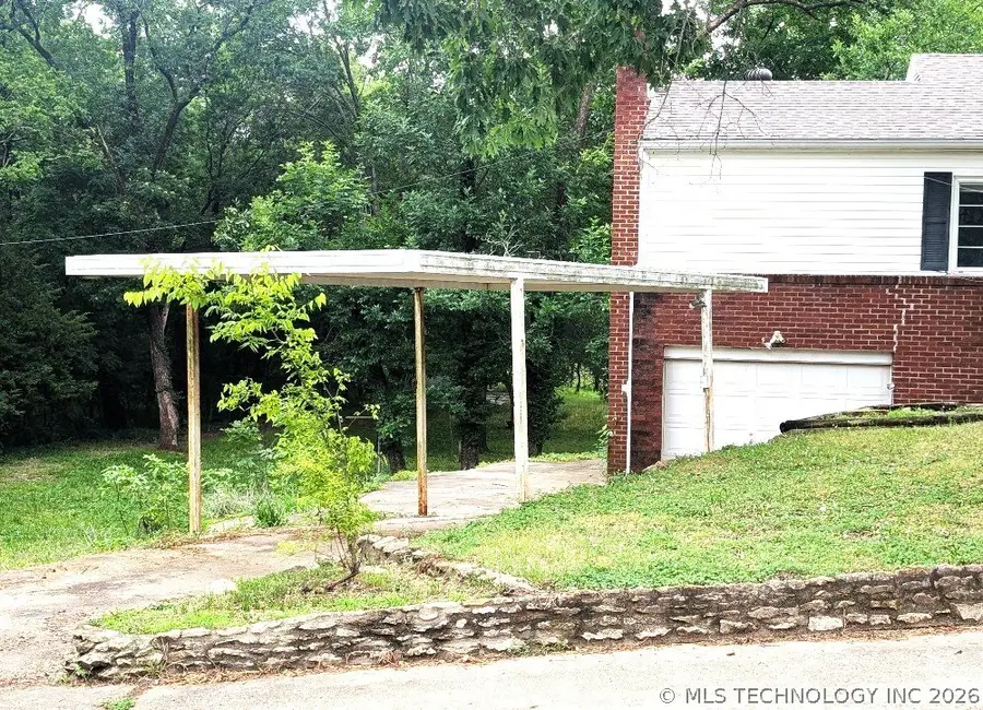 2076 Southview Avenue, Bartlesville, OK 74003 - #2