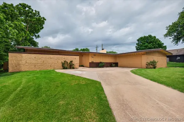 909 Lynnwood Court, Bartlesville, OK 74006