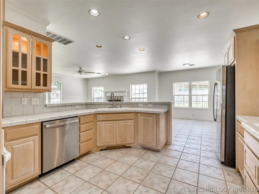 9808 E 84th Street, Owasso, OK 74055 - #2