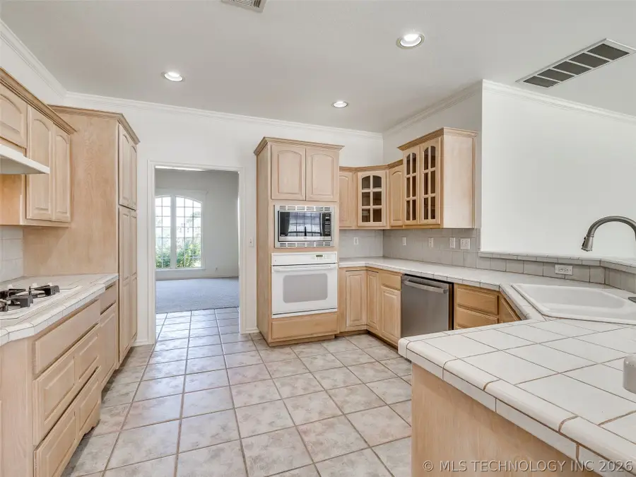9808 E 84th Street, Owasso, OK 74055 - #3