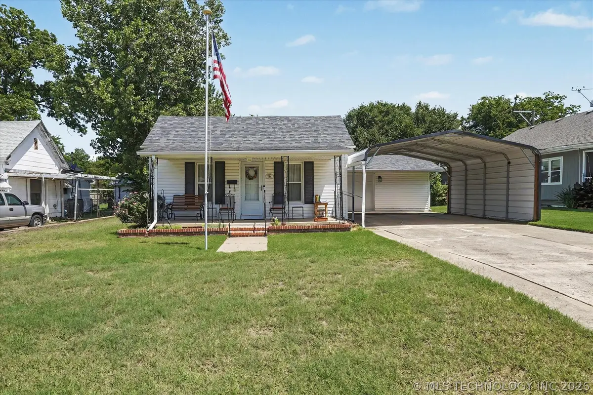 121 W Cleveland Avenue, Sapulpa, OK 74066 - #1