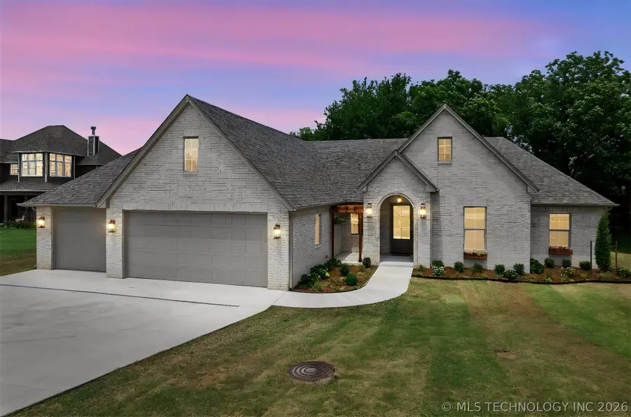 606 S Tallchief Avenue, Skiatook, OK 74070 - #2