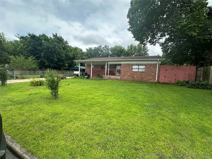 3923 Tahlequah Avenue, Muskogee, OK 74401 - #3