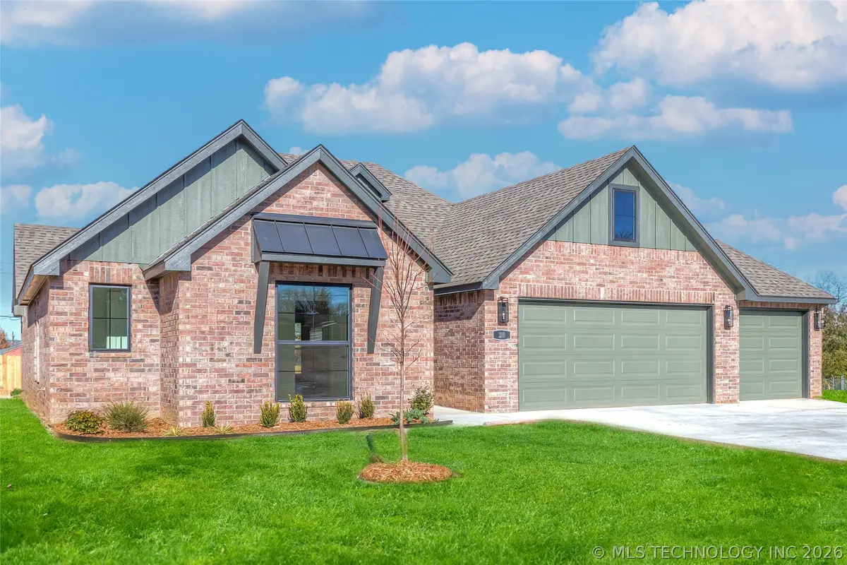 25 E 32nd Street, Sand Springs, OK 74063 - #1