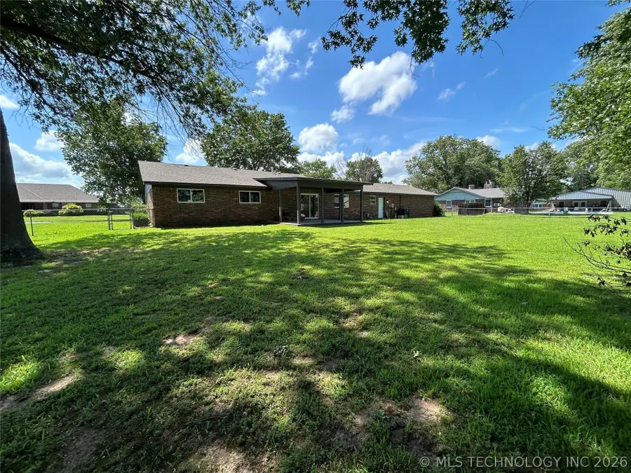 2412 W Coburn Circle, Muskogee, OK 74401 - #2