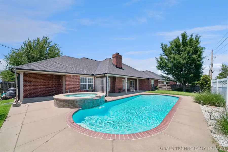 1122 Arbor Drive, Bartlesville, OK 74006 - #2