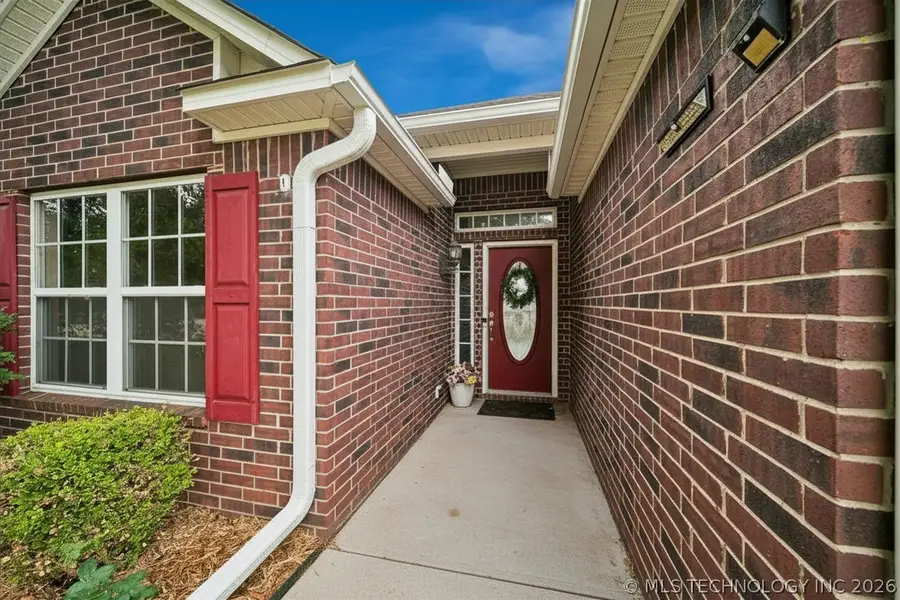 5309 Richmond Drive, Bartlesville, OK 74006 - #2