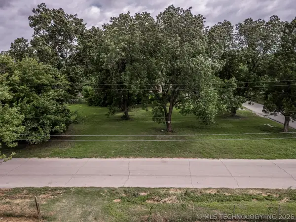 2230 N Columbia Avenue, Tulsa, OK 74110