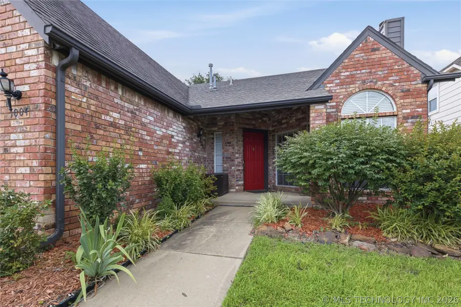 1004 N Willow Avenue, Broken Arrow, OK 74012 - #2