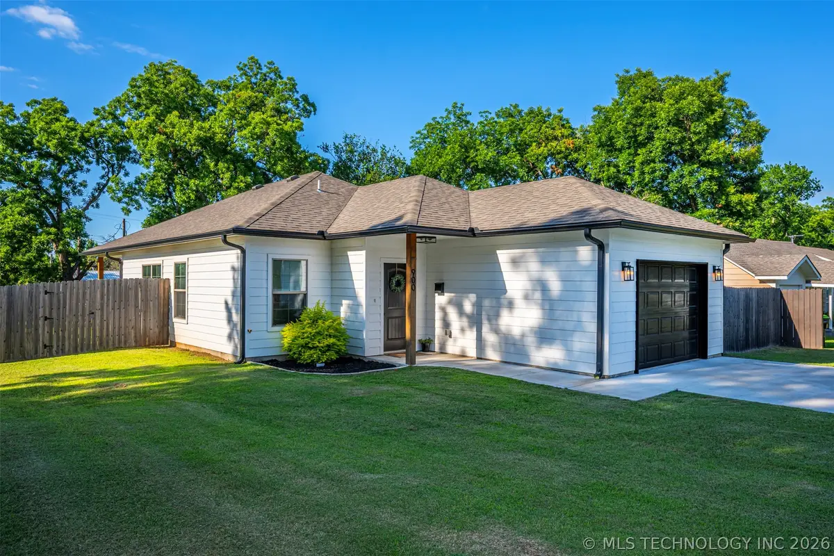 900 E 6th, Ada, OK 74820 - #1