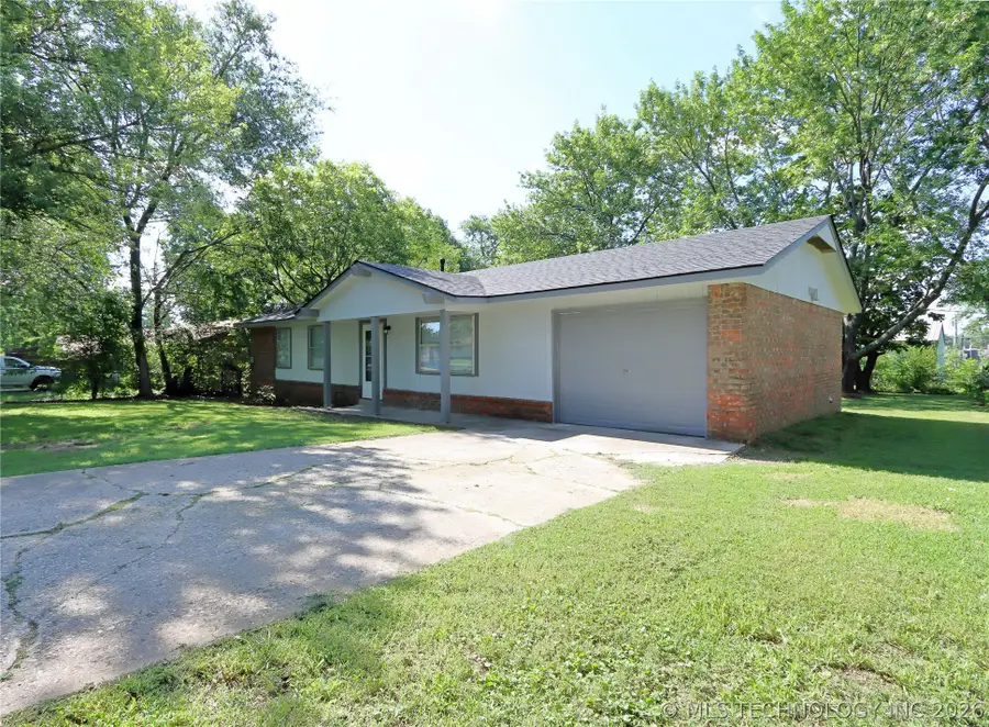 1004 NE 9th Street, Wagoner, OK 74467 - #2