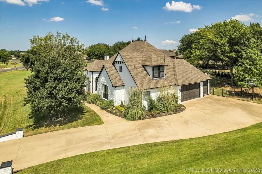 8241 N 69th East Avenue, Owasso, OK 74055 - #3