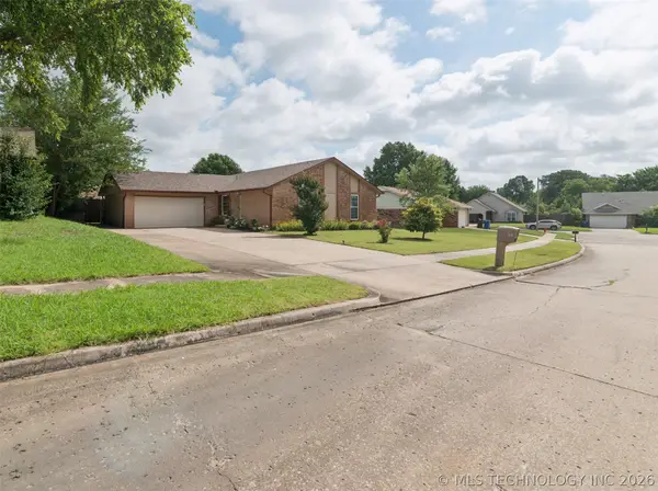 1104 W Birmingham Street, Broken Arrow, OK 74011
