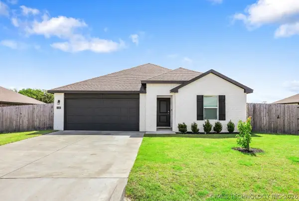 1124 N Arapahoe, Chouteau, OK 74337