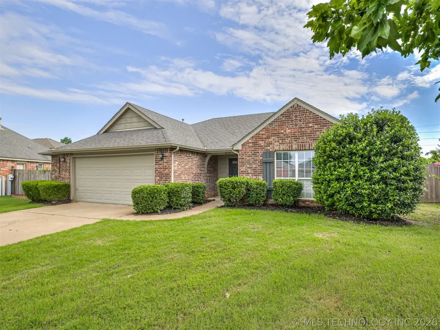 913 N Redbud Street, Jenks, OK 74037 - #3