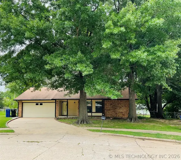 1101 W Vicksburg Place, Broken Arrow, OK 74011