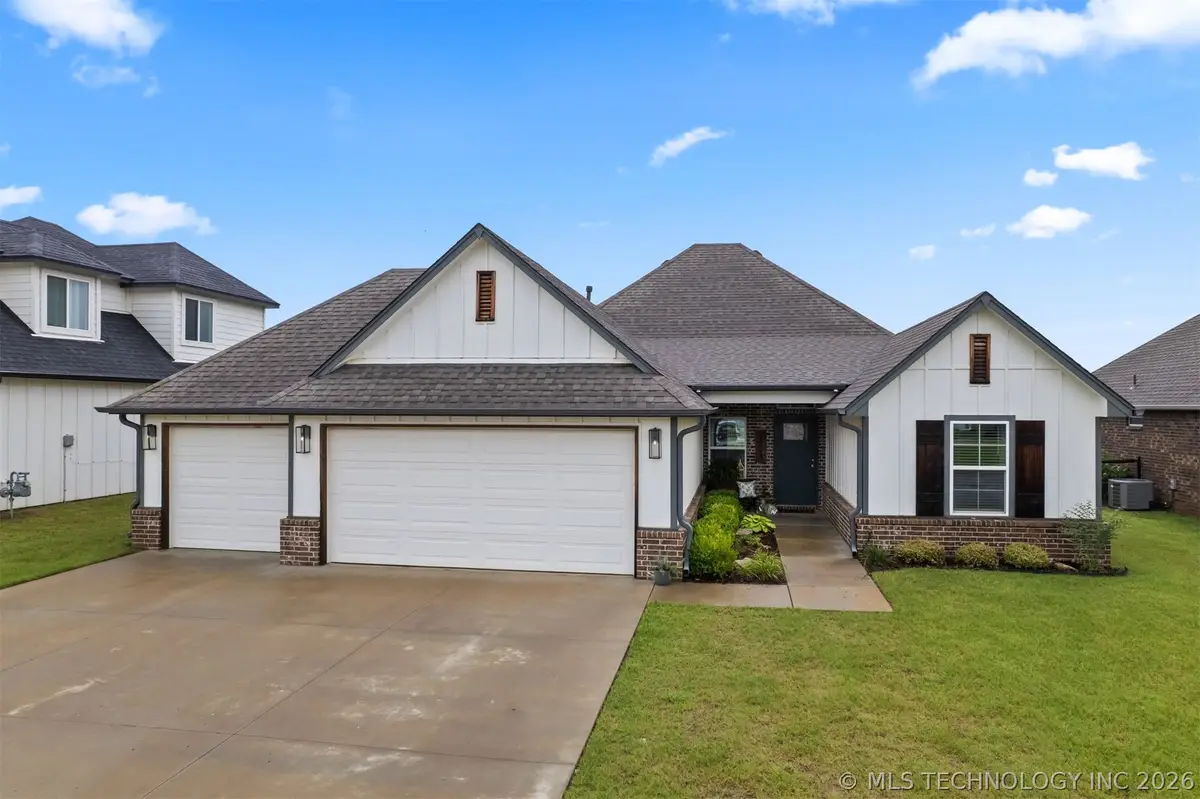 19049 E Ridge Line Road, Catoosa, OK 74015 - #1
