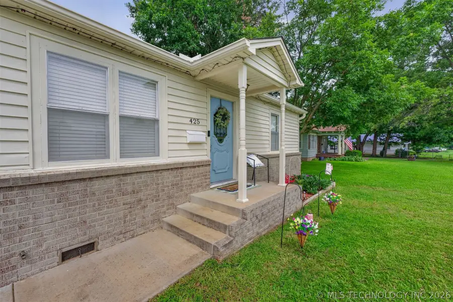 425 W 10th Street, Chelsea, OK 74016 - #3