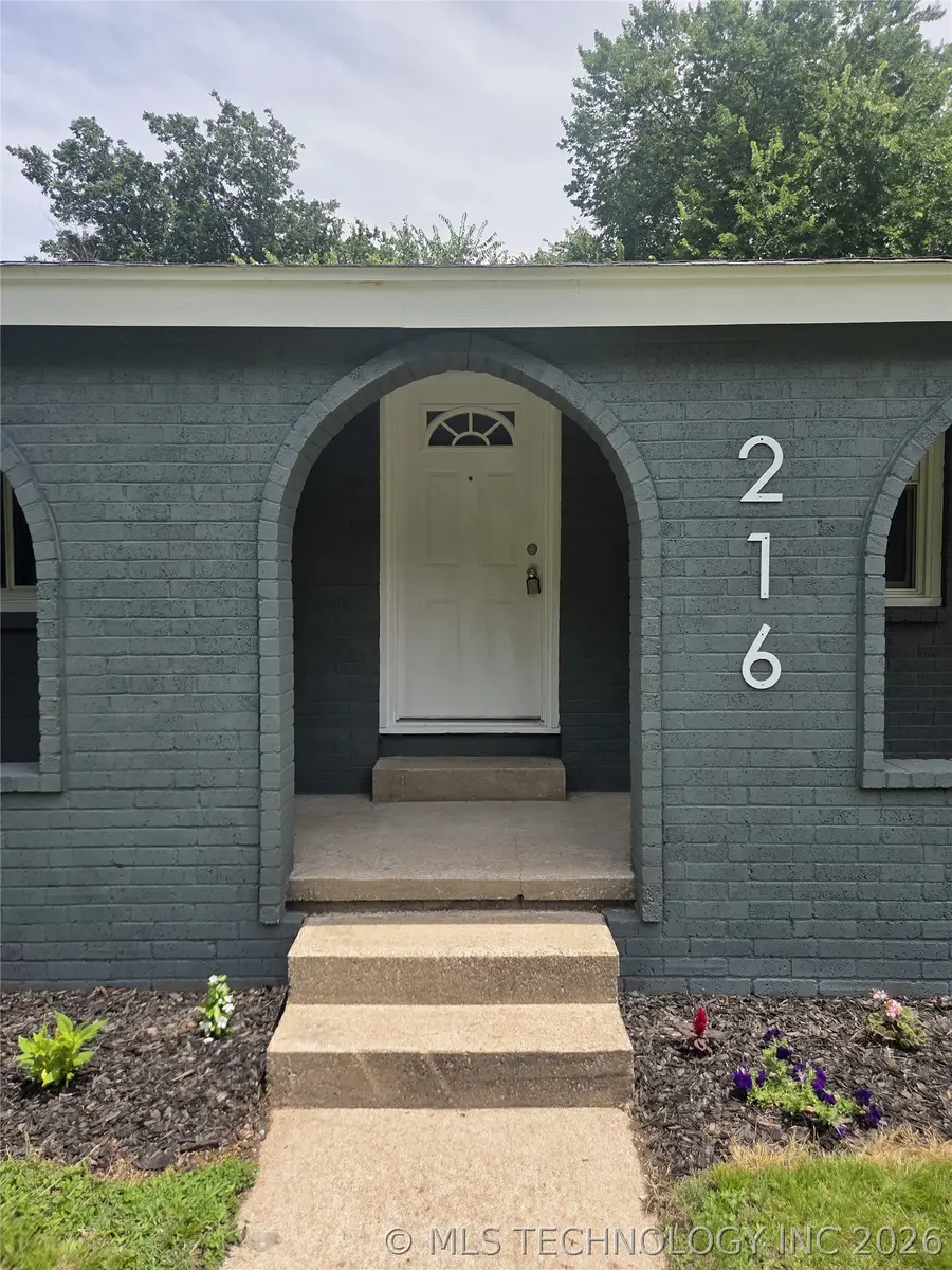 216 N Pine Street, Oologah, OK 74053 - #2