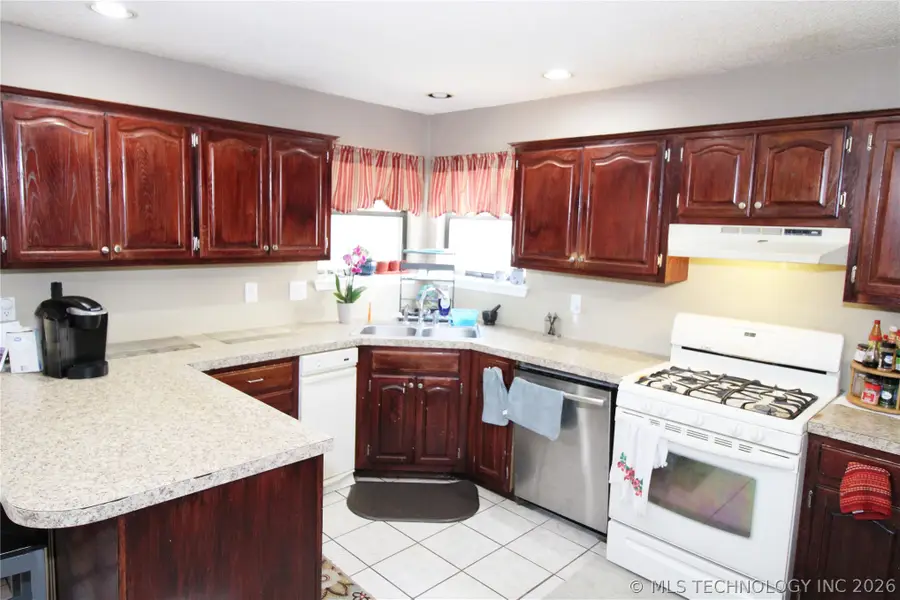1261 E 136th Street, Glenpool, OK 74033 - #3