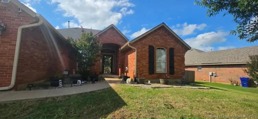 10915 Blue Sky Drive, Midwest City, OK 73130 - #2
