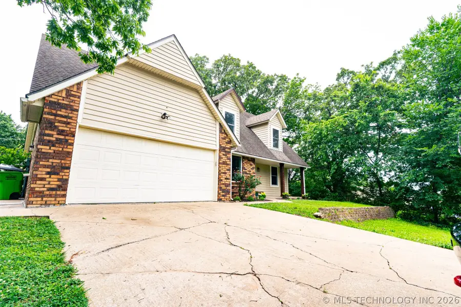 516 W 11th Avenue, Bristow, OK 74010 - #3